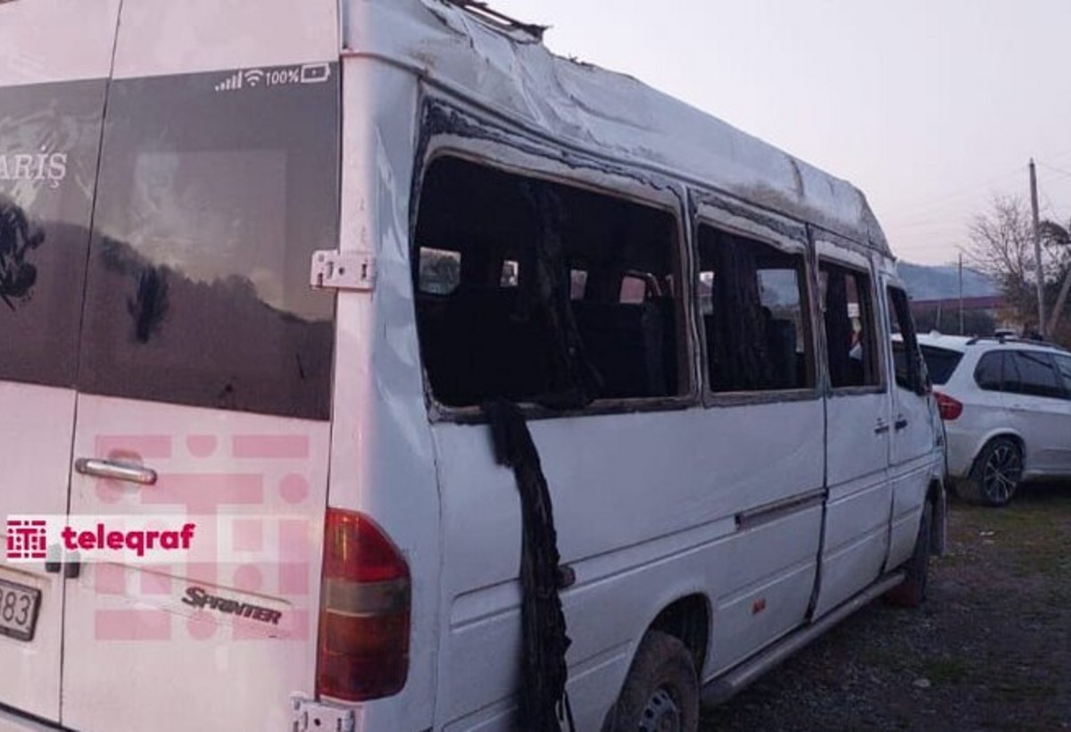 Mikroavtobus aşıb, 2 qadın ölüb