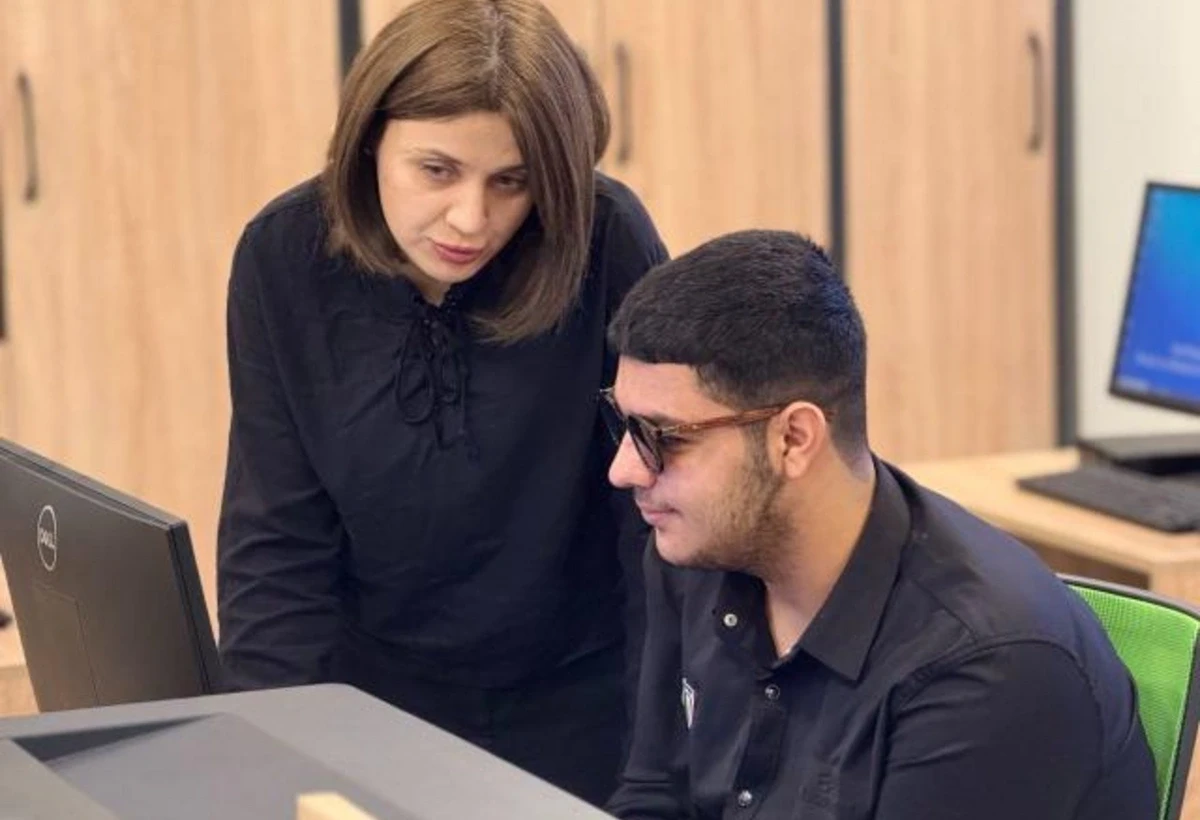 Görmə məhdudiyyətli şəxslər üçün yeni peşə kursuna başlanıb