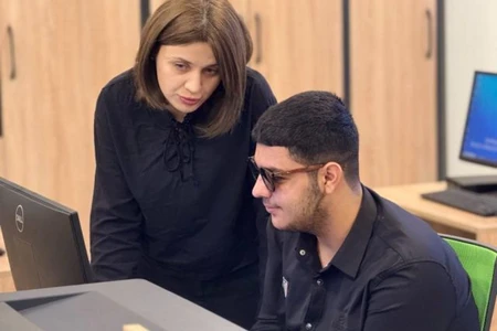 Görmə məhdudiyyətli şəxslər üçün yeni peşə kursuna başlanıb