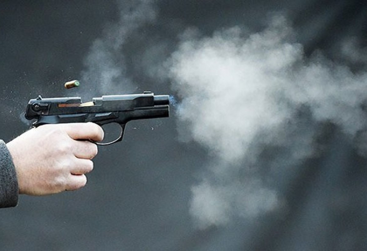 Gürcüstanda qızıl mağazasında azərbaycanlı ata və oğlu güllələnib