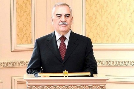 Rövşən Ağayev: “Vasif Talıbov Naxçıvanın ÜDM-nin yarısını hara aparıb?”