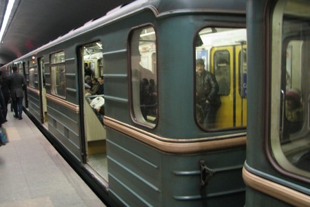 Metronun 40 ildir işləyən keçidi təmirə bağlanır