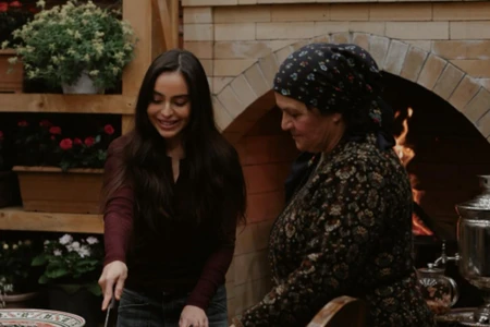 Leyla Əliyeva dünyaya məşhurlaşan kənd ailəsinin ÇƏKİLİŞİNDƏ - VİDEO