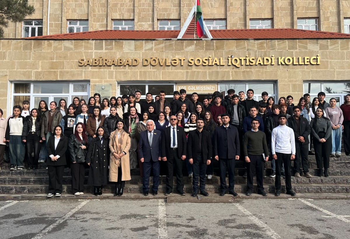Sabirabadda ziyalılar gənclərə cəmiyyətə faydalı olmağın yollarından danışıblar