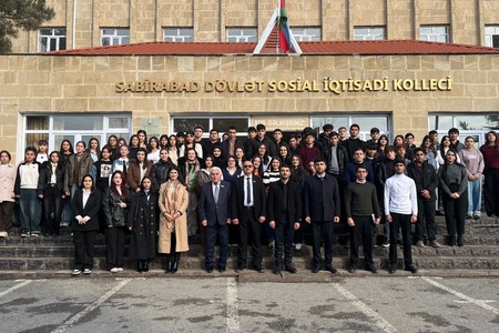 Sabirabadda ziyalılar gənclərə cəmiyyətə faydalı olmağın yollarından danışıblar