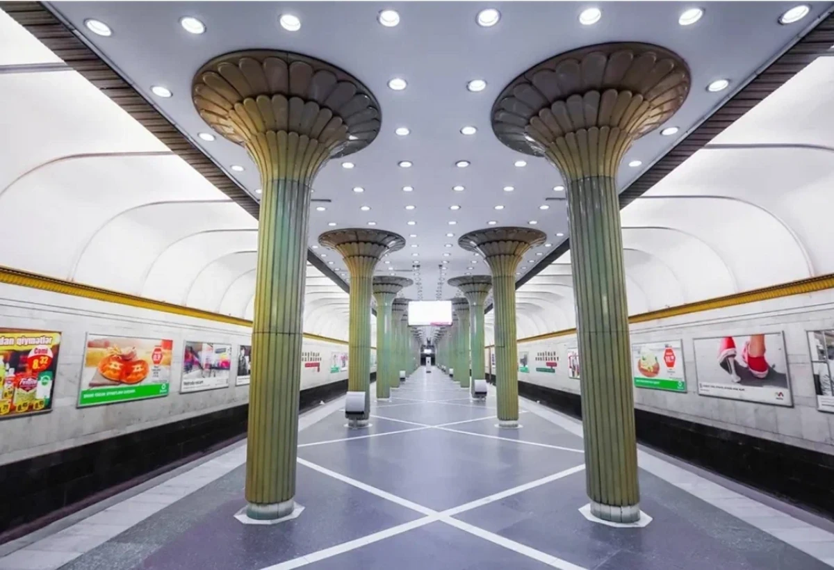 Bakı metrosunda relsin üstünə düşən kişi ölüb