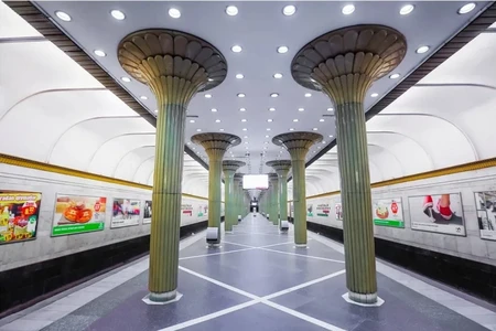 Bakı metrosunda relsin üstünə düşən kişi ölüb