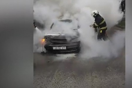 Bakıda yanan Opel belə söndürüldü - VİDEO