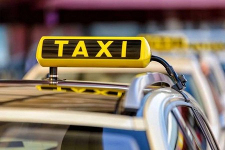 Bakıda taksi şirkətlərindən biri bazarı tərk edir