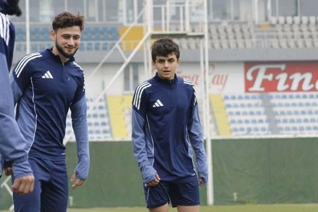 Qurban Qurbanov 15 yaşlı yeniyetməni əsas komandaya çağırdı