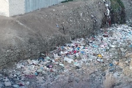 Gəncəçay zibil yatağına çevrilib