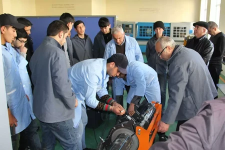 Tibb məntəqəsiz peşə məktəbləri: Şagirdlərin sağlamlığı RİSK ALTINDA - ARAŞDIRMA