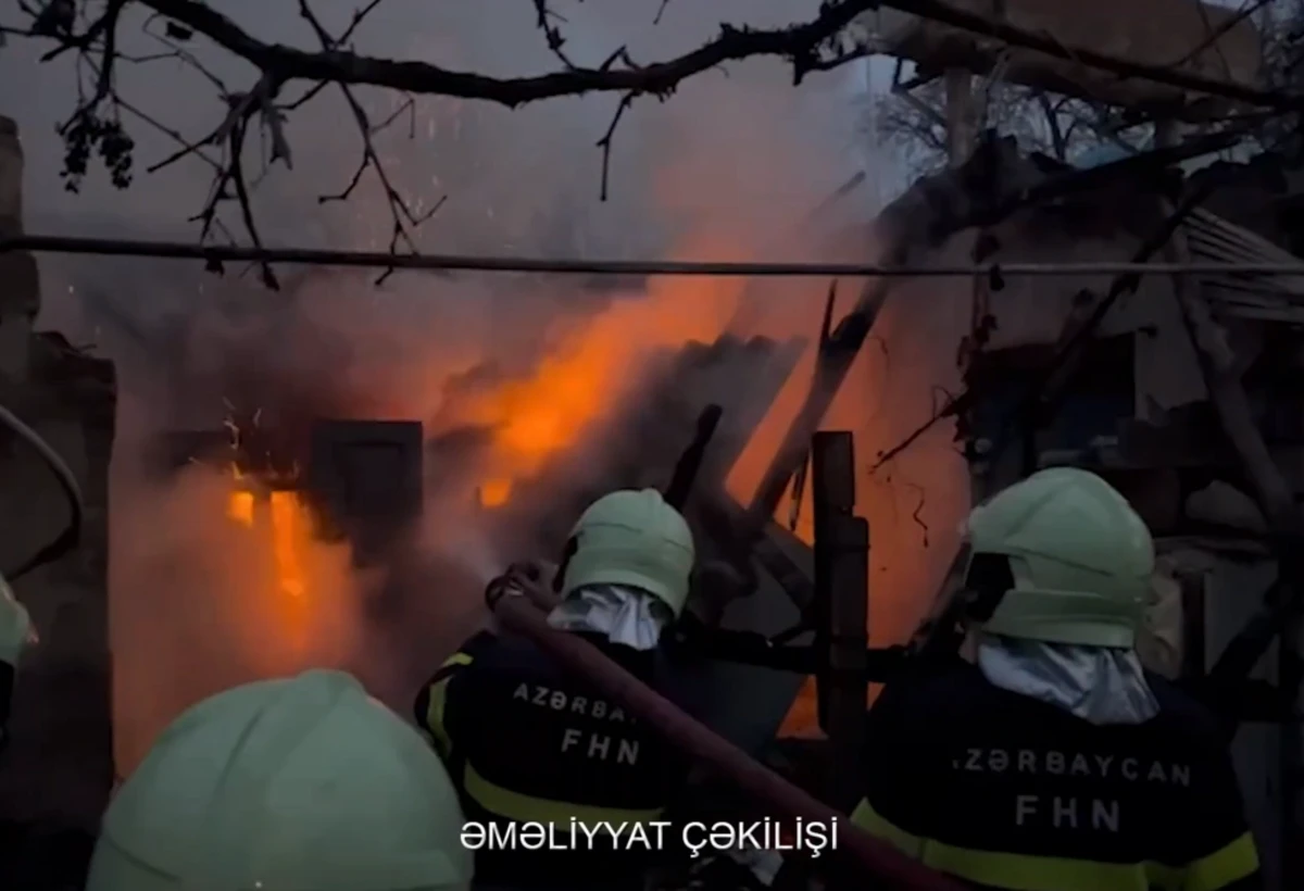 Əl damındakı yanğının evlərə keçməsinin qarşısı belə alındı - VİDEO