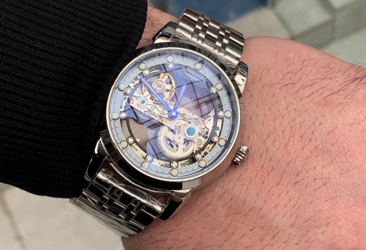 Bakıda 5 min manatdan çox pul verdiyi saatlar saxta çıxdı