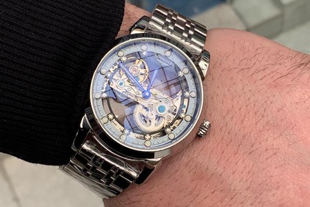 Bakıda 5 min manatdan çox pul verdiyi saatlar saxta çıxdı