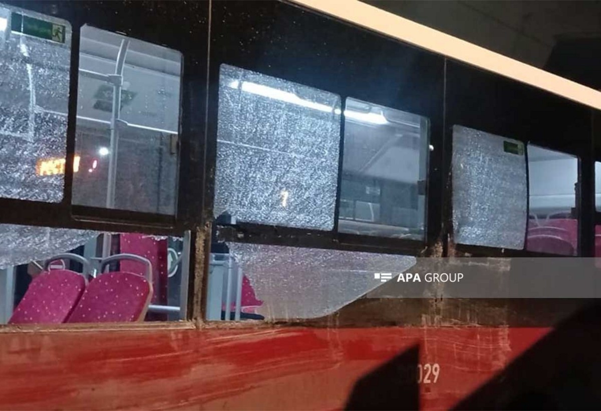 Gəncədə “BakuBus” avtobusu yük maşını ilə toqquşub, xəsarət alan var - FOTO