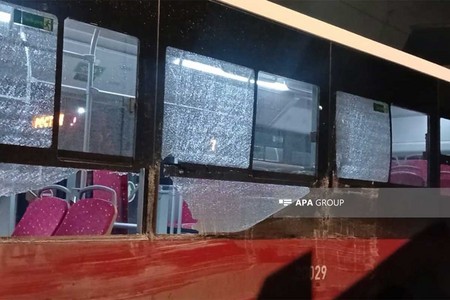 Gəncədə “BakuBus” avtobusu yük maşını ilə toqquşub, xəsarət alan var - FOTO