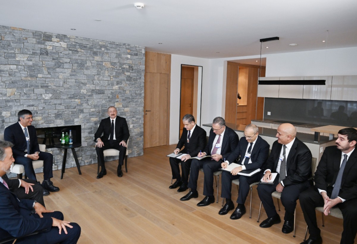 İlham Əliyev Davosda GÖRÜŞLƏRDƏ
