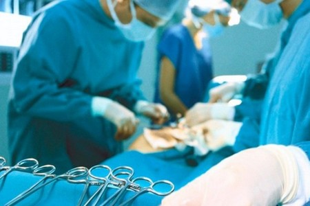 Qarın gərmə əməliyyatının fəsadları yarandı: Klinikada araşdırma başladı