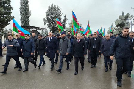 Bilal Ərdoğan Gəncədə Şəhidlər Xiyabanını ziyarət edib