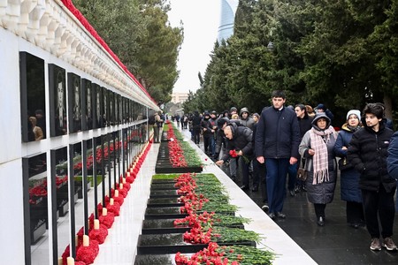 Şəhidlər xiyabanına xalq ziyarəti - FOTOREPORTAJ