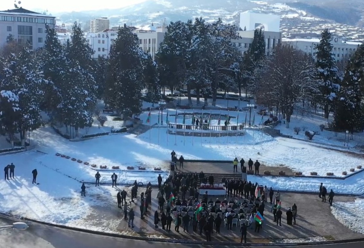 Xankəndiyə ilk köç coşqu ilə qarşılandı