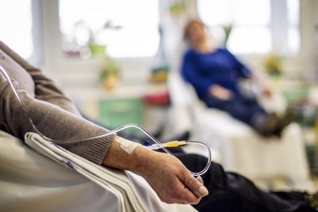 Onkoloji xəstələrin xaricə getməməsi üçün qanunda dəyişiklik edilir