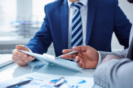 Azərbaycanda vergi rəsmiləri ayda 59 vətəndaşı qəbul edir