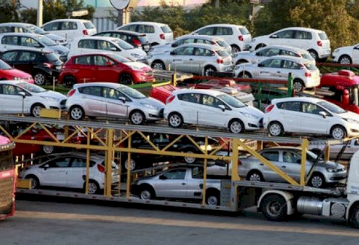 Azərbaycana ötən il 100 mindən çox minik avtomobili gətirilib