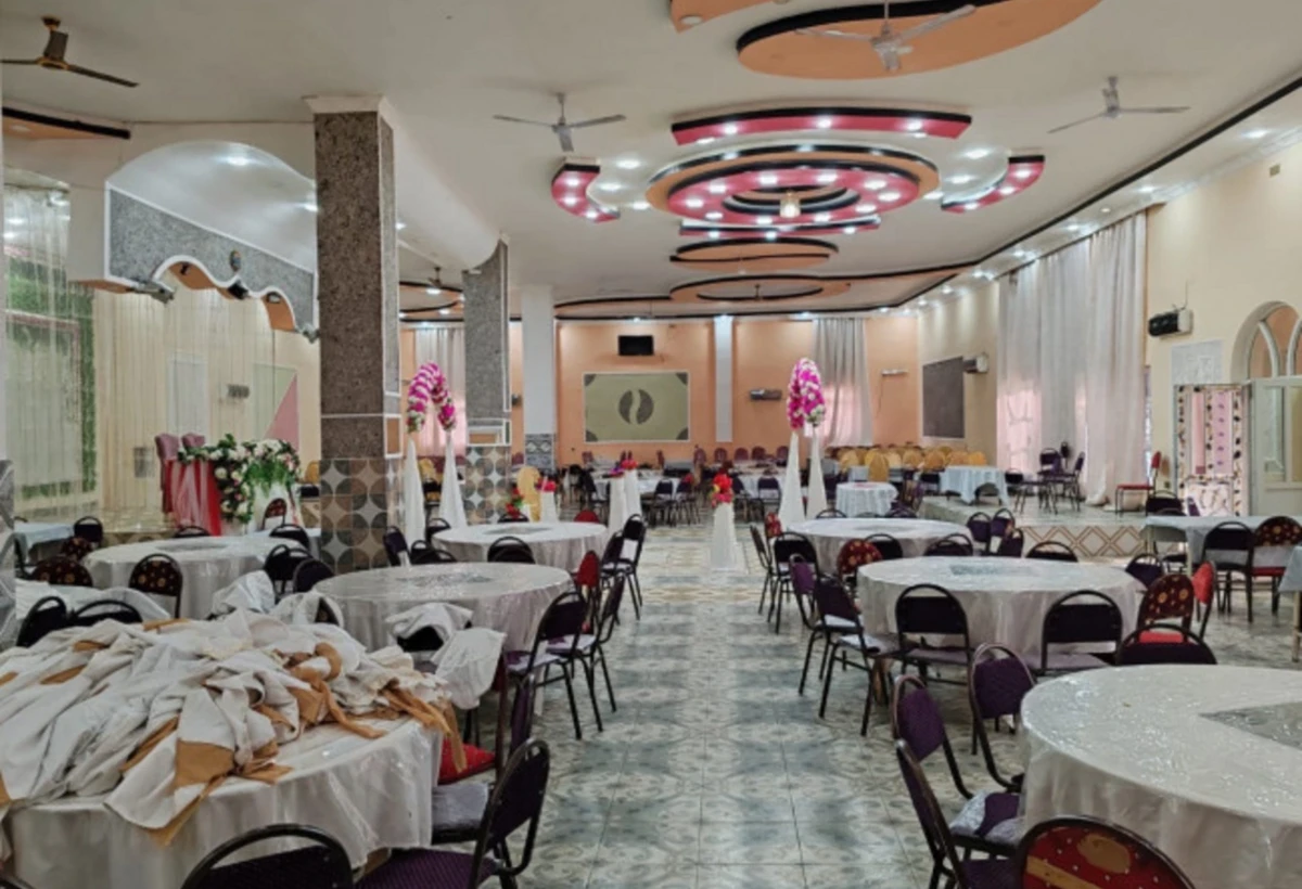 Şadlıq sarayı natəmizlik səbəbindən bağladıldı - FOTO