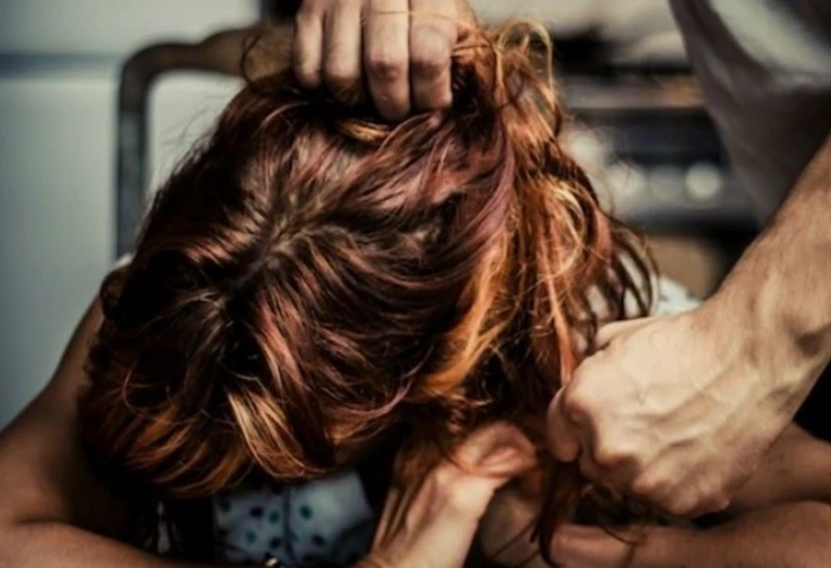 Bakıda kişi restoranın tualetində qadını döyüb