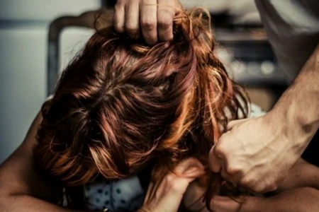 Bakıda kişi restoranın tualetində qadını döyüb