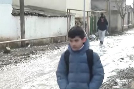 Salyanda yaşayış massivində illərdir yolsuzluq hökm sürür - VİDEO