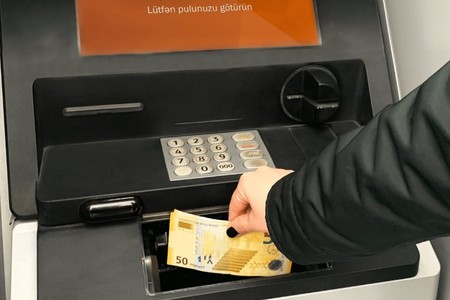 Unibank bankomatdan çıxarılan vəsaitə görə komissiya tutacaq