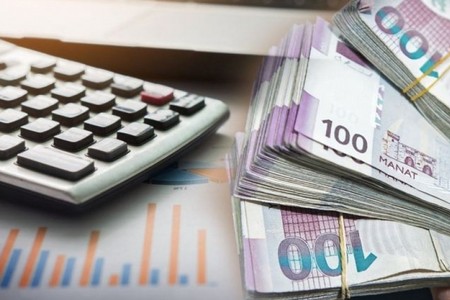 Holdinq direktoru borc içində: Ölkədən çıxışına qadağa qoyuldu