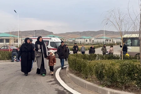 Daha 26 ailə yataqxanalardan doğma kəndinə köçdü