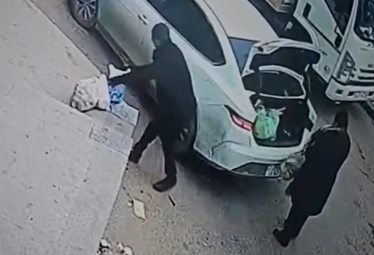 Marketə gedənləri izləyib çantalarını oğurlayan şəxs saxlanıldı - VİDEO