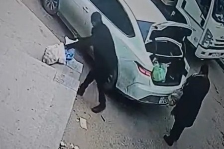 Marketə gedənləri izləyib çantalarını oğurlayan şəxs saxlanıldı - VİDEO