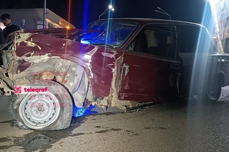 Tovuzda avtomobillər toqquşub işıq dirəyinə çırpılıb - FOTO