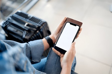 İldə 1 telefonu ölkəyə ödənişsiz gətirmək olar - QƏRAR