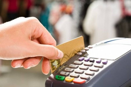 Elektron pul təşkilatına bank kartı üzrə xidmət göstərməyə QADAĞA QOYULDU