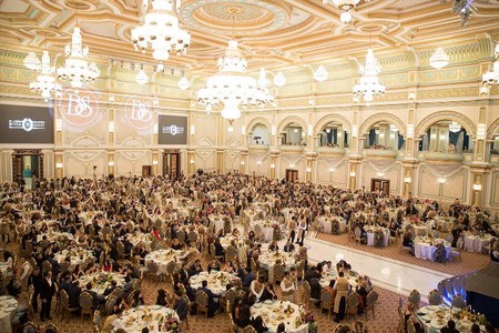 Menyu qiyməti 250 manatdan başlayan şadlıq sarayları borca düşdü