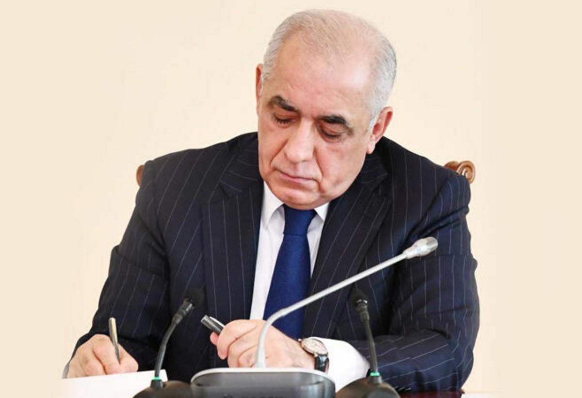 Əli Əsədovdan benzinin rüsumu ilə bağlı QƏRAR