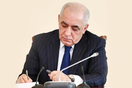 Əli Əsədovdan benzinin rüsumu ilə bağlı QƏRAR