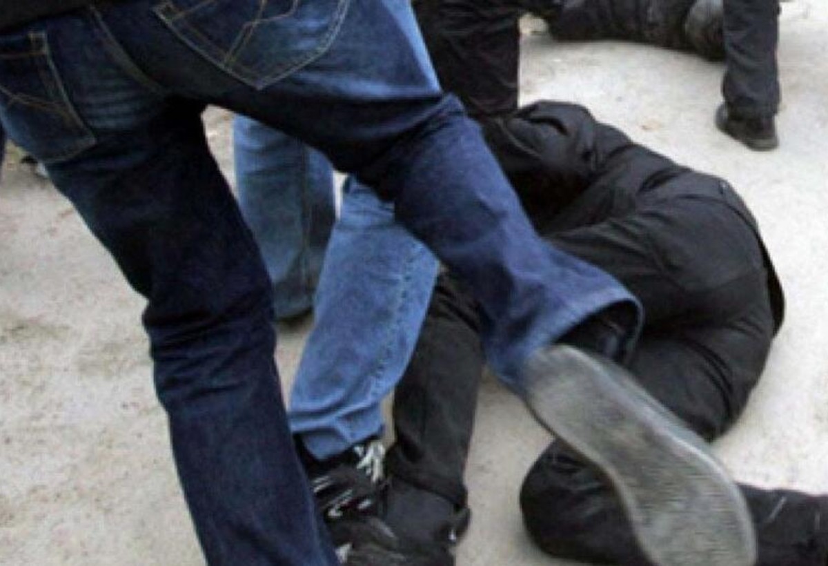 Sumqayıtda məktəblilərin davası: Yeniyetmə ağır zədələr alıb