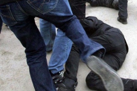 Sumqayıtda məktəblilərin davası: Yeniyetmə ağır zədələr alıb