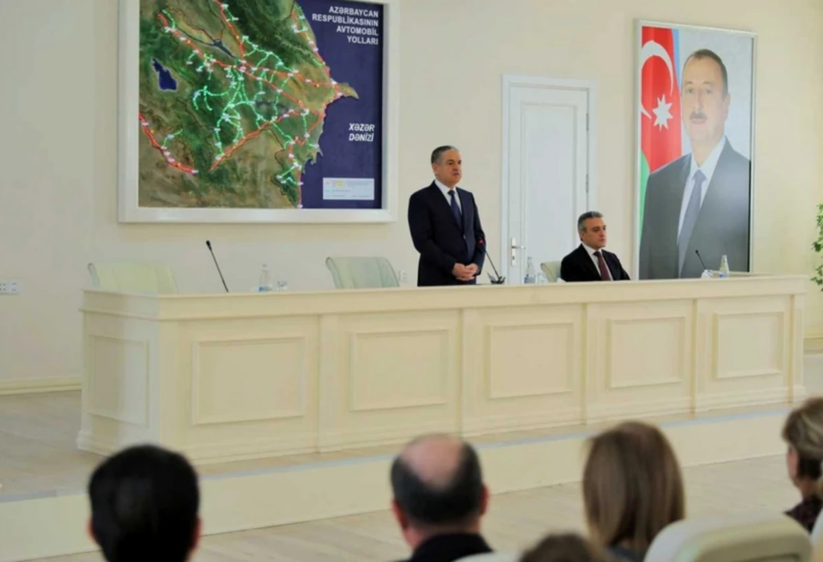 Vüsal Nəsirli Avtomobil Yolları Dövlət Agentliyinin kollektivinə təqdim edilib