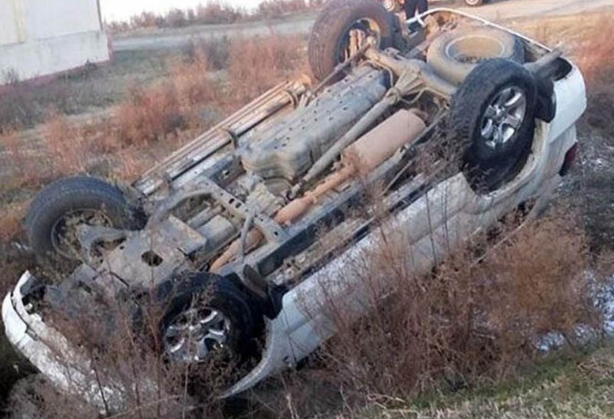 Goranboyda avtomobil aşıb, Med Life Hospitalın əməkdaşı xəsarət alıb