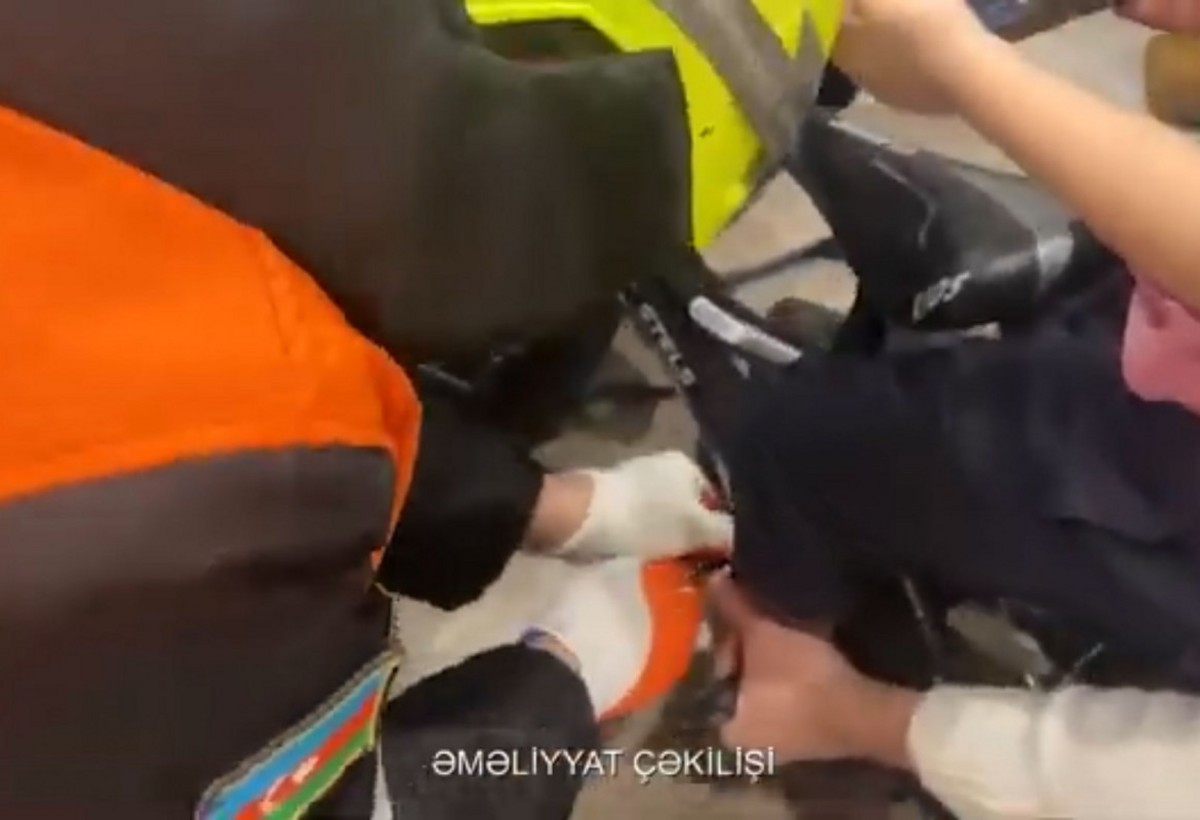 Velosipedə ayağı sıxışan 4 yaşlı uşağa FHN kömək etdi - VİDEO