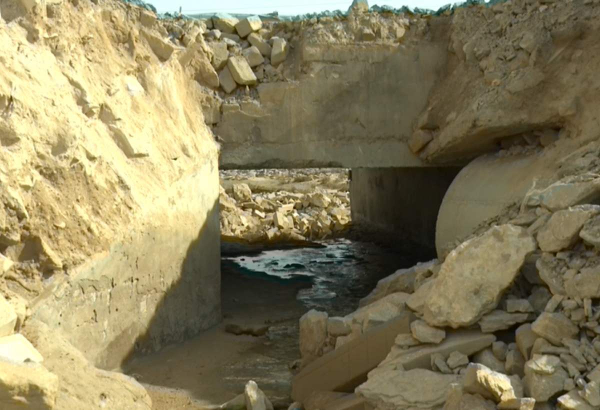 Yağışların dağıtdığı körpü təhlükəli vəziyyətdə - VİDEO